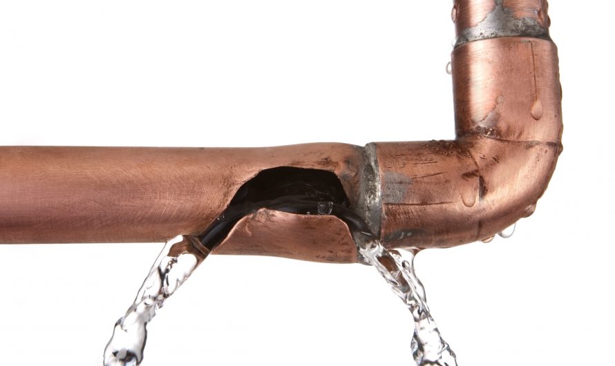 Comment réparer une fuite sur un tuyau de cuivre ?